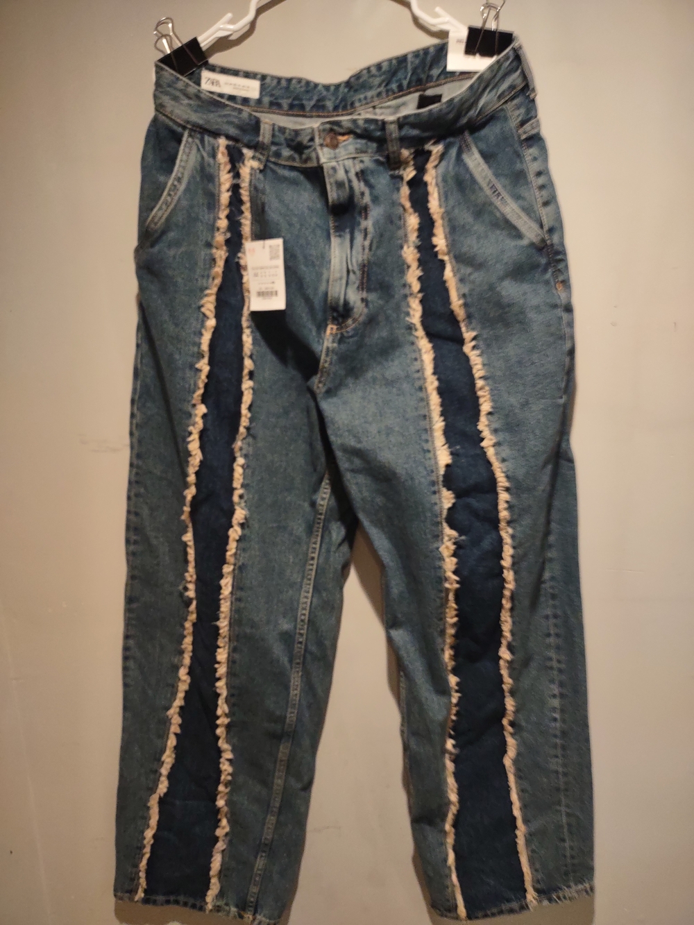 Zara Men Two-Tone Blue Relaxed Jeans with Cream Frayed Trim